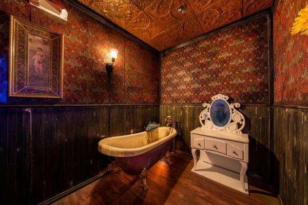 The Haunted Manor — The Tub · PanIQ Room Las Vegas — 360° virtual tour